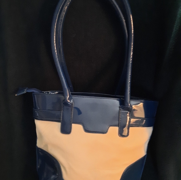 Purse - Picture 2 of 6